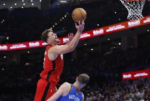 状态不错！申京上半场6中4得到9分3板5助 没有三分出手