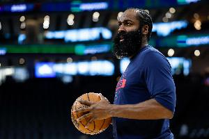 波斯特谈下半场防哈登：重点是限制他使用非惯用手 避免犯规