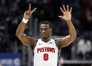 杀伤力很强！杜伦9中5砍下21分12板&拼6前场板 罚球12中11