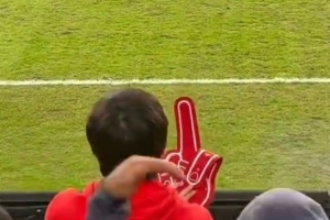 会严惩歧视行为？李璇：中足联重要官员在蓉城vs河南比赛现场