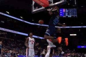 已经融入球队！杜伦溜底线接莫兰特传球上演双手暴扣