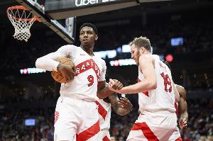 这也太准了！猛龙首节三分球15中9轰39分 领先雄鹿10分