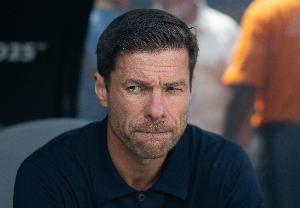 马卡：皇马右路遇到难题，阿隆索仍在寻找最佳人选