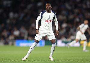 记者：穆阿尼对阵曼联时下巴受伤，但伤情目前并不值得担忧