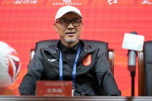 翻译：张外龙将参加多个冲超庆祝活动，还将带文体明星队踢纪念赛