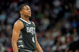 打得可以失误略多！福克斯14中8拿下21分4板5助 6失误