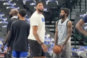 美媒晒浓眉照：他身材明显发福 看来问题真的出在达拉斯