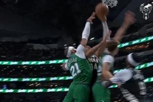 泰山压顶！字母哥转身暴起隔扣加福德+弗拉格 本场第一次出手