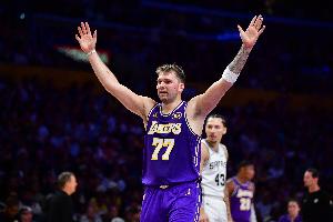 东契奇谈自己的双手暴扣：我能扣篮 只是不想一直扣而已