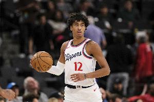 指望不上！卡梅隆-克里斯蒂7投仅1中拿到3分3板 正负值-12