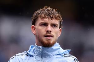 难寻机会！罗马诺：埃利奥特目前在维拉处境艰难，他对现状不开心