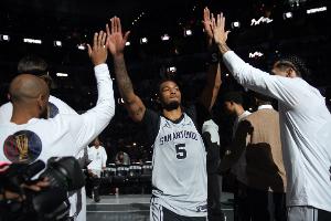 卡斯尔：我们每个人都挺身而出 大家全力以赴 始终稳扎稳打