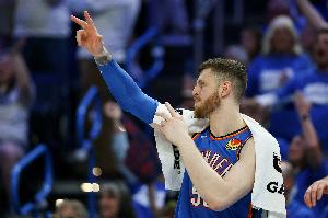 以赛亚·乔：哈滕能为队友创造机会还能冲筐得分 很全面无所不能