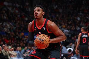 铁神了又成！巴雷特21中6&三分7中0拿到13分4板6助