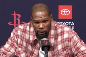 杜兰特：很多球队不会让我一打一 我就得牺牲自己来队友创造机会