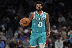 穷追猛打！迈尔斯-布里奇斯三分穿针 黄蜂领先雄鹿20分