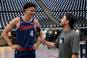 科比·桑德斯谈获出场机会：我就是上场比赛 全力以赴&从防守做起