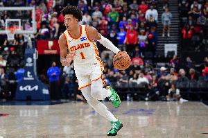 攻防俱佳！杰伦·约翰逊半场12中7轰下20分5板8助5断 正负值+18