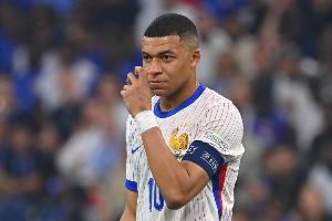 超越梅西！姆巴佩成为本世纪达成400球里程碑最年轻球员