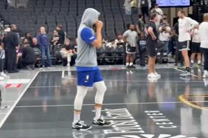 耐克库里来了！库里热身时上脚 科比6Gigi 配色！