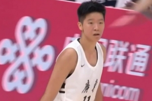 定海神针！黄思静全场得到10分12板4助1断3帽 正负值+10