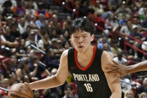 朱芳雨：小杨体能&犯规没问题时能掌控G联盟比赛 达到了锻炼目的