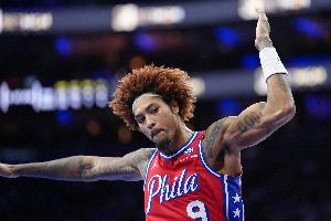 有点离谱啊！乌布雷反击上空篮飞了