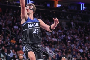 可是对面有KD啊！小瓦格纳21中8得29分5板4助2断 多次当背景板