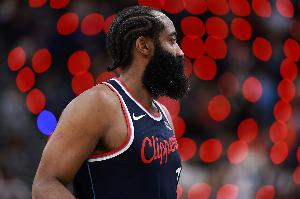 媒体人：哈登还在努力抗不让快船沉下去 但现在无法场场成为英雄