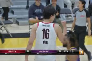 信心提升巨大！杨瀚森第二个关键三分轰进激动挥拳庆祝！